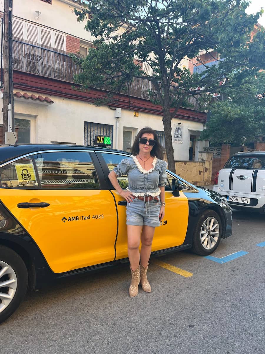 Mari Carmen Moreno Barrionuevo, Mrs Spain Classique, con su mascota en Taxis Castelldefels